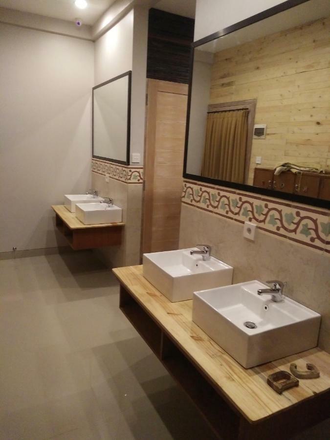Made House Homestay And Dormitory Sanur  Exterior photo